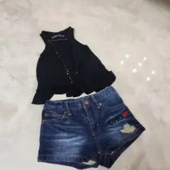黒トップスとデニムショートパンツセット