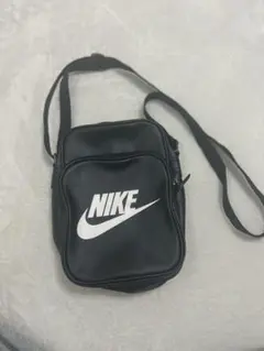 NIKE ブラック ショルダーバッグ