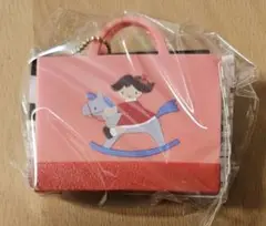ファミリア　カプセルトイ　赤　レッド