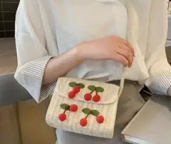 チェリー刺繍ポシェット