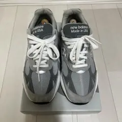993