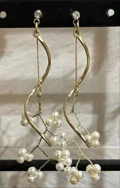 【美品/定価3500円】ツイストフープパールピアス 両耳 ウェディング お呼ばれ