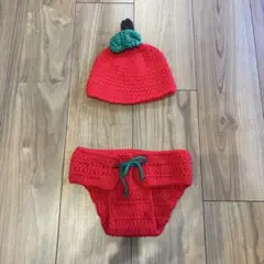 赤いりんごの帽子とパンツセット