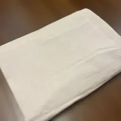 薄いベージュの無地綿生地