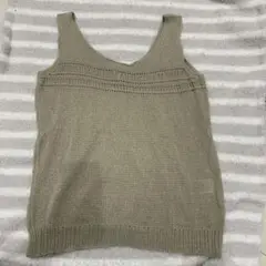 K.T. ベージュ ノースリーブベスト　ニットベスト