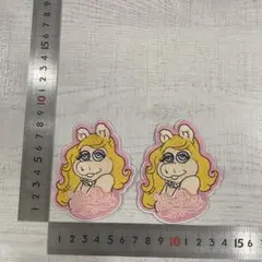 ミスピギー　ワッペン2枚　マペッツ　ぶた豚ブタピッグpig マグネット
