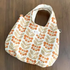 2wayバッグ　マグネットボタン　タック入り　ふんわり　丸みバッグ　ベリー柄