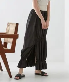Firsthand ファーストハンド シャーリングスカート　フリル　スリット