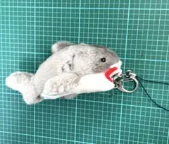 サメ　ぬいぐるみキーホルダー　ぶるぶる
