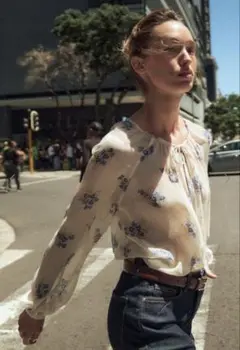 ZARA セミシアー フラワープリント ブラウス