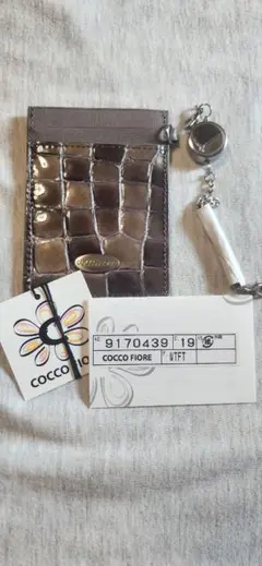 COCCO FIORE クロコダイル型押しパスケース