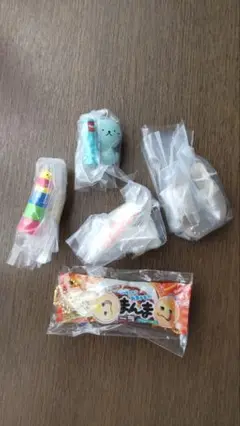 ガチャガチャ　ミニチュアチャーム　5点まとめ売り