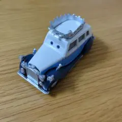 新品カーズ ミニカー　女王　クイーン
