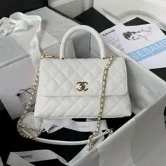 CHANEL ホワイト キルティング ショルダーバッグ