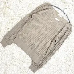 アーヴェヴェ ベージュ ニットトップスセーター 長袖 Mサイズ 3Dリブ編み