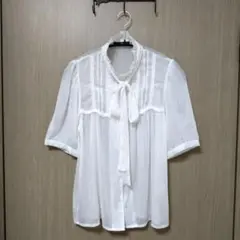 【美品】archives アルシーヴ　ホワイトシフォンブラウス 半袖 リボン付き