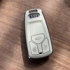 アウディ Audi キーケース ホワイト 白 銀 キー カバー a4 a5 tt