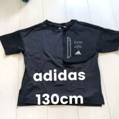 adidas ポケット付きTシャツ