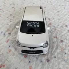 トヨタ シエンタダイス　プルバックカー　ホワイト　TOYOTA