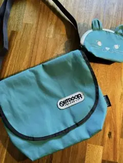 outdoorアウトドアのショルダーバッグ