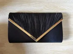 新品　黒いプリーツデザインクラッチバッグ
