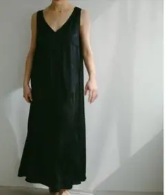 【新品未使用】CASA FLINE / ノースリーブサテンドレス