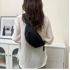 秋コーデ フィット 黒ボディバッグ 軽量＆撥水素材でデイリー使い 124