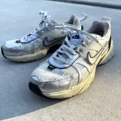 美品　ナイキ V2K ラン　NIKE スニーカー　25センチ