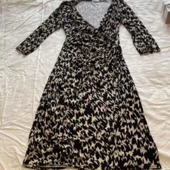EGERIE ラップドレス 黒とベージュのパターン