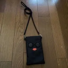 値下げ ショルダーストラップ付きスマホケース 黒色 横浜元町で購入