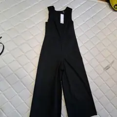 お値下げ中新品、UNIQLOジャンプスーツブ Mサイズ