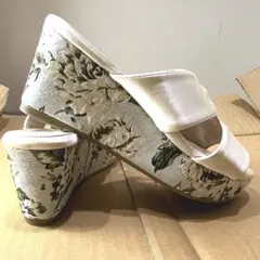 【新品未使用】ウェッジサンダル （24.0〜24.5cm）ヒール6.5cm