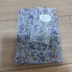ブックカバー　文庫本サイズ　布　手作り　ハンドメイド　栞つき