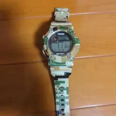 迷彩柄デジタル腕時計 WR100m