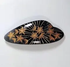 黒地に金色の葉のバレッタ