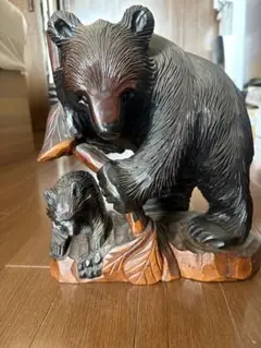 木製クマと子クマの彫刻