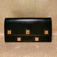 フェラガモ Ferragamo 22 D502 ガンチーニ スタッズ 長財布