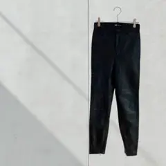 3530【ZARA】フェイクレザーレギンス　スキニーパンツ　裾ファスナー　黒　Ｓ