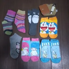 44 キッズ靴下 7足 サンリオ ドラえもん すみっコぐらし トトロほか