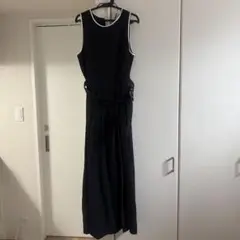 上品なノースリーブ ブラック ロングワンピース