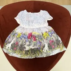 ウサギと花柄のワンピース