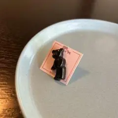 weekends ブラックベア　ピン