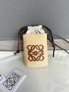 美品LOEWE 巾着袋 ベージュ ロゴ入り