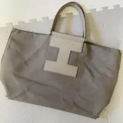 イアクッチ ナイロントートバッグ L グレイッシュベージュ