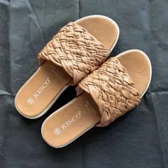 KISCO ブラウン 編み込み コンフォートサンダル
