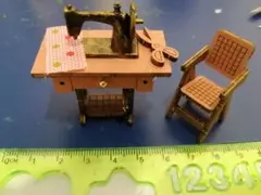 レトロ木製ミニチュアミシンセット