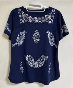 ☆美品☆ Ferris Wheel 刺繍柄Tシャツ　M〜Lサイズ