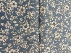 花柄　約105cm×約50cm 布