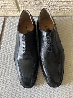 アクアスキュータム　革靴