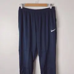 NIKE トラックパンツ　細身　ジャージ　刺繍ロゴ　ネイビー　やや薄手　メンズ